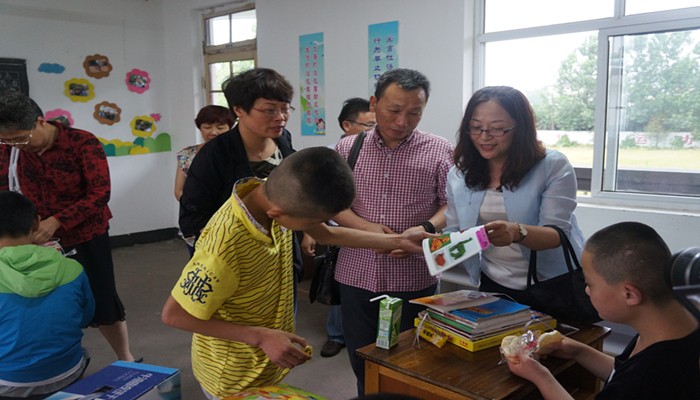 海州支部赴培智学校慰问.jpg
