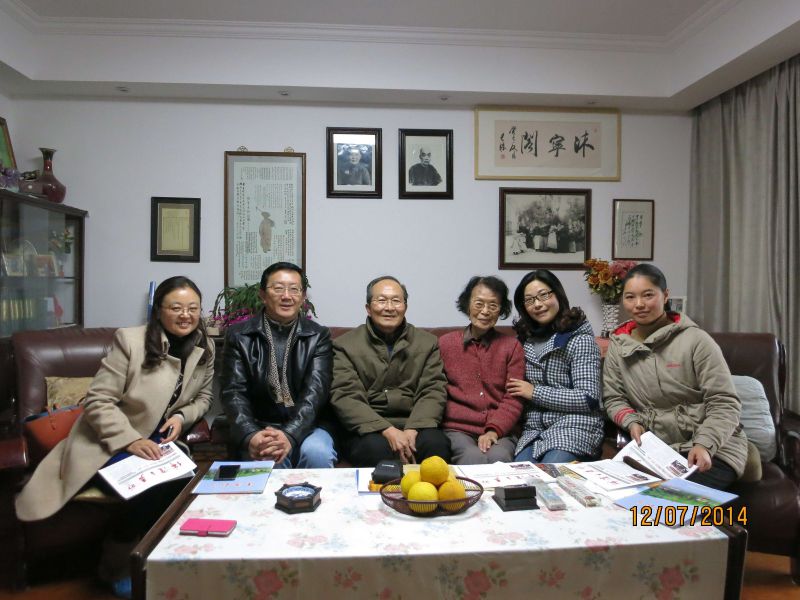 带领新党员拜访老主委.jpg