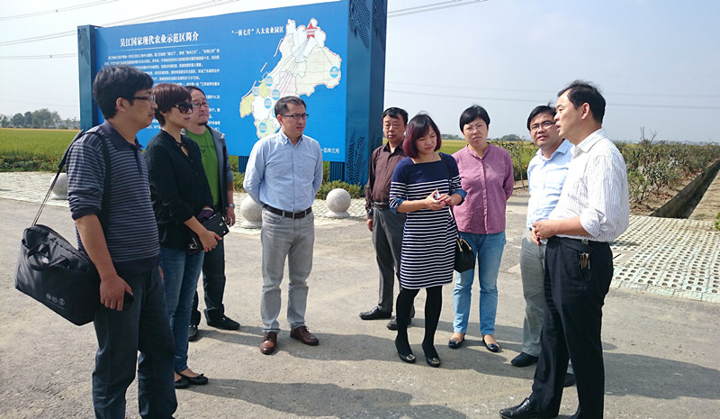 调研组实地考察苏州吴江国家级现代农业示范区1_副本.jpg