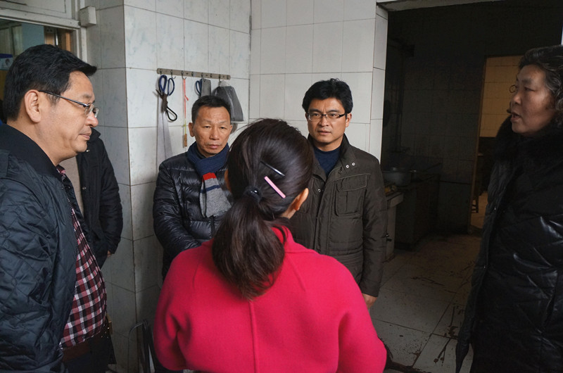 调研玉龙社区养老特色一条街_副本.jpg