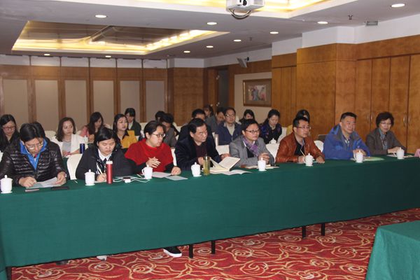 党员们认真听课_副本.jpg