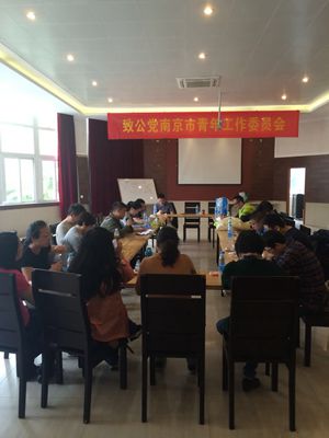 学习座谈会现场.jpg