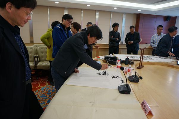 南京党内书画家蒋鹏现场作画交流.jpg