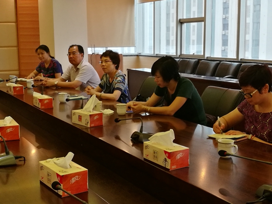 陈玄副主委代表市委会感谢江宁区委统战部和卫计局对民主党派工作的关心和大力支持.jpg