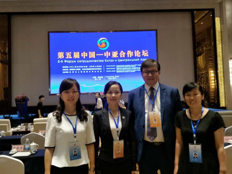 淮海工学院、哈萨克斯坦KIMEP大学和连云港市教育局代表人员合影.png