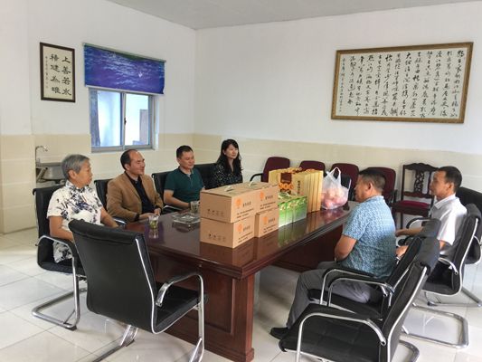 浦口区综合支部慰问桥林敬老院_副本.jpg