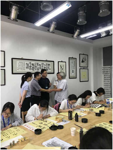 与篆刻大师王日曦先生交流.png