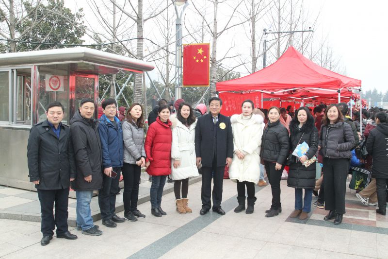 2019-03-05（朱萍）致公党外国语学校支部牵头组织义卖活动.JPG