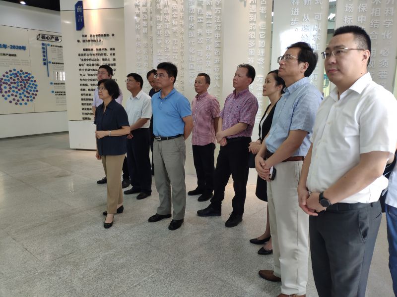 2019-08-27（唐菡）江苏省政协致公党界别委员来连云港市调研--调研康缘研发基地.jpg