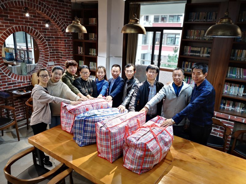 2019-10-15（袁青）致公党连云港市教育支部连续六年向西部贫困地区捐助冬衣1.jpg