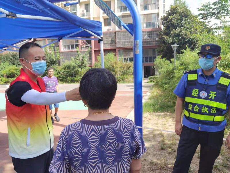 丁晓琳支援落霞苑二社区核酸压力测试.jpg